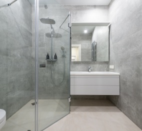 Benefits of walk-in shower room  and semi-frameless screen
