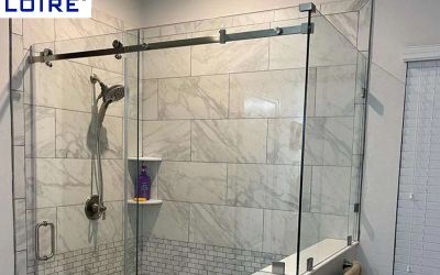 Shower sliding door system with soft closing function