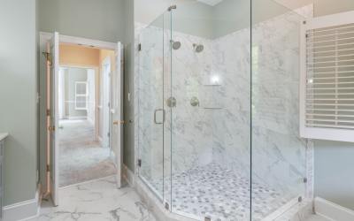 Advantages and disadvantages of the corner shower doors