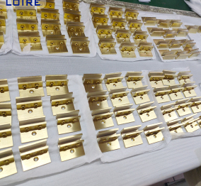 Comparison between brass shower door hardware and zinc alloy shower door hardware (One)