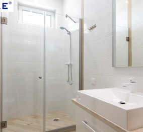 Shower curtain or shower door: which is better?