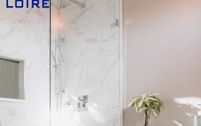 How should we choose the glass of shower room?