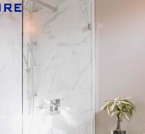 How should we choose the glass of shower room?