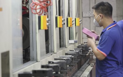 Custom Shower Hinges Solutions | LOIRE Hardware