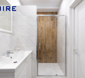 Cleaning and maintenance knowledge of frameless shower room