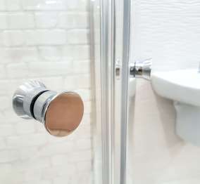 Six Simple Steps to Clean the Bathroom