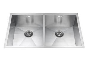 Does the Material of the Modern Kitchen Sink Matter?