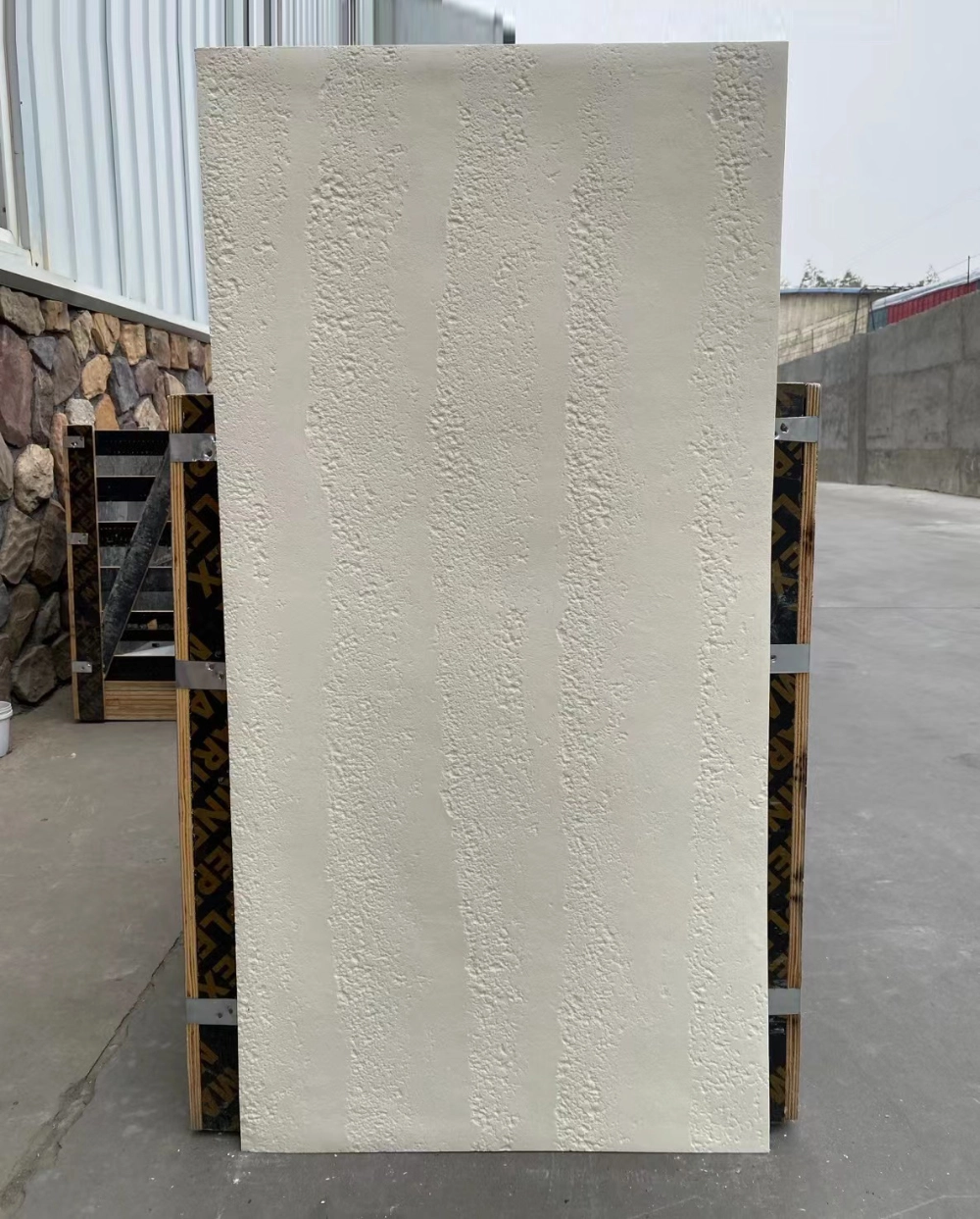 MC021 Rammed Wall