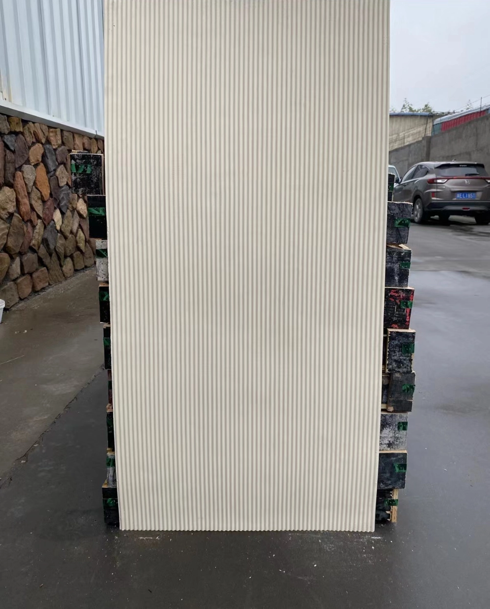 MC067 Round Line Stone