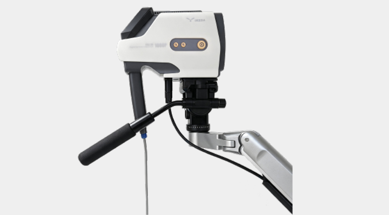 Auto focus; total pixels &ge; 2.1 Megapixels