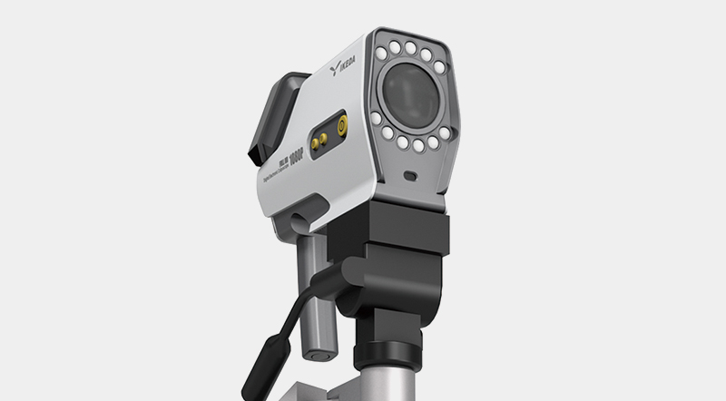 The camera uses a multi-spectral white-green light source. Unique light-homogenizing technology reduces glare