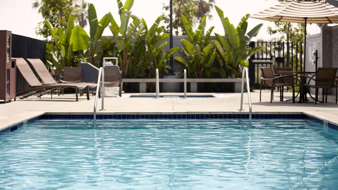 Hyatt_Place_Santa_Barbara_is_the_perfect_vantage_point_for_uncovering_everything_Santa_Barbara._Leap_into_the_cool_waters_o