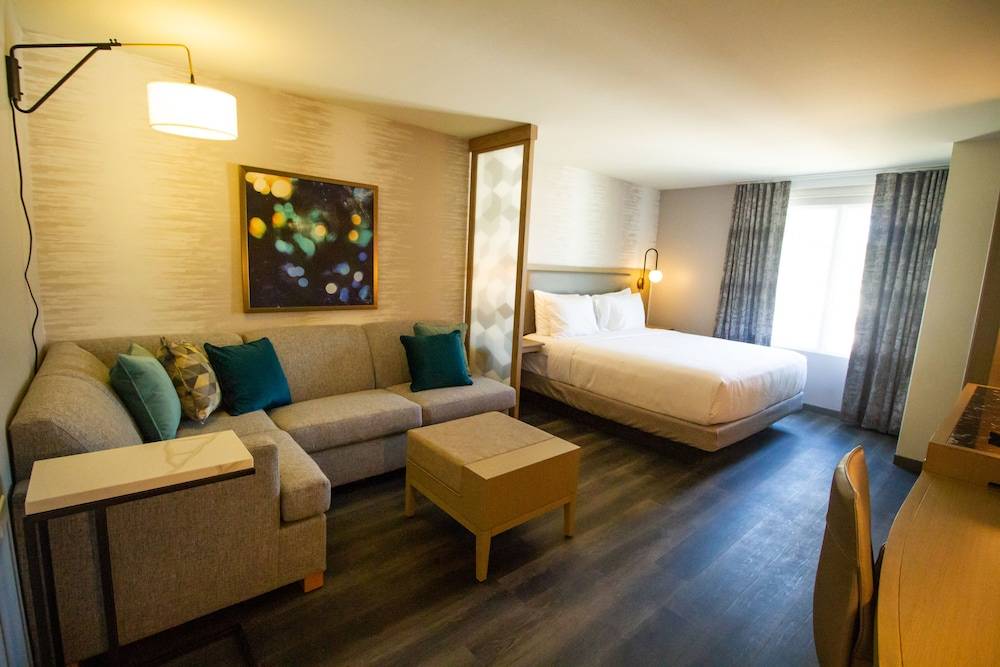 Hyatt_Place_Santa_Barbara_is_the_perfect_vantage_point_for_uncovering_everything_Santa_Barbara._Leap_into_the_cool_waters_o__10_