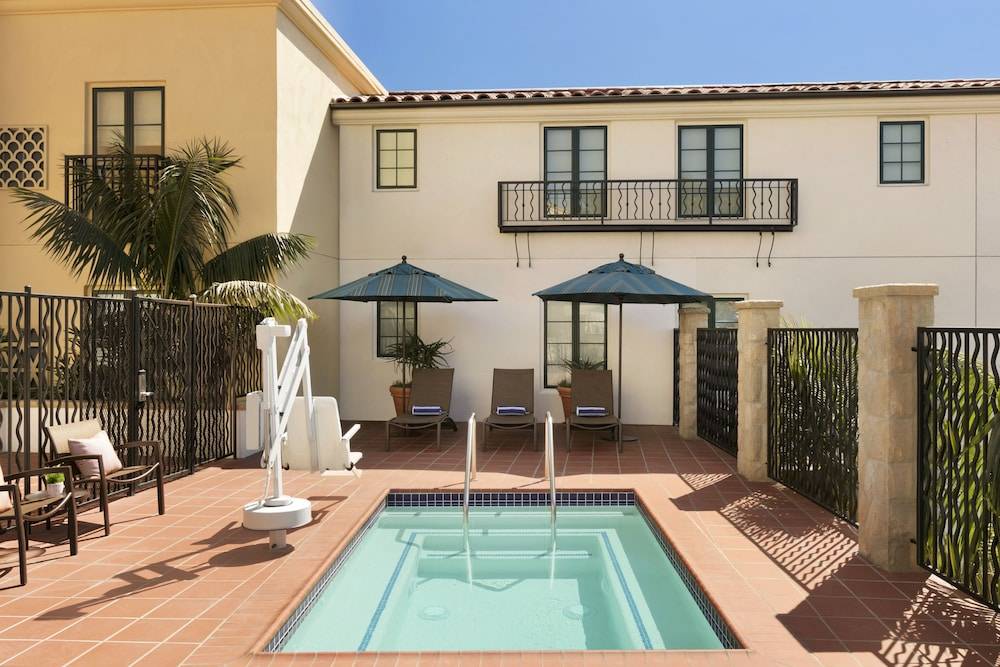 Hyatt_Place_Santa_Barbara_is_the_perfect_vantage_point_for_uncovering_everything_Santa_Barbara._Leap_into_the_cool_waters_o__13_