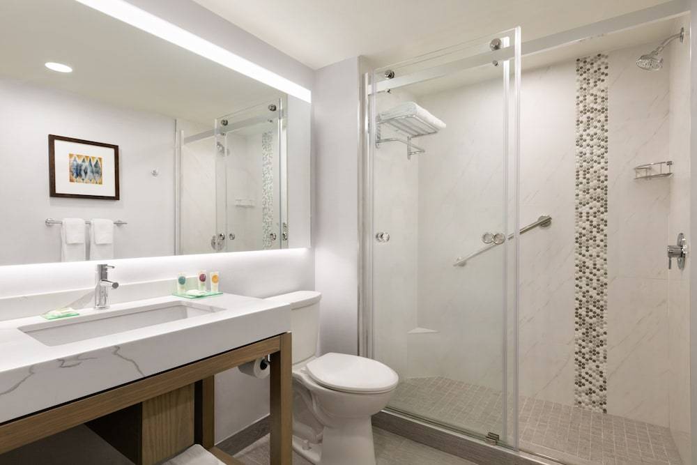 Hyatt_Place_Santa_Barbara_is_the_perfect_vantage_point_for_uncovering_everything_Santa_Barbara._Leap_into_the_cool_waters_o__20_