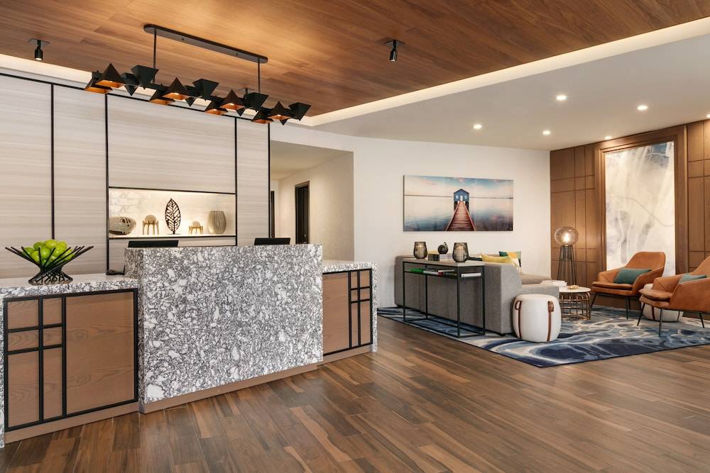 Hyatt_Place_Santa_Barbara_is_the_perfect_vantage_point_for_uncovering_everything_Santa_Barbara._Leap_into_the_cool_waters_o__23_