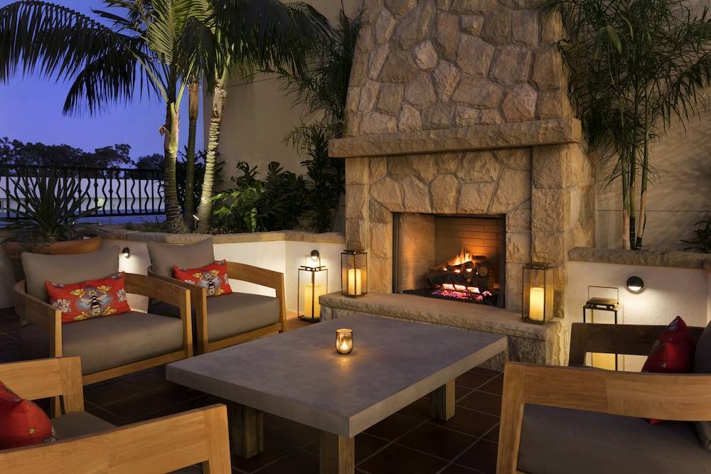 Hyatt_Place_Santa_Barbara_is_the_perfect_vantage_point_for_uncovering_everything_Santa_Barbara._Leap_into_the_cool_waters_o__24_