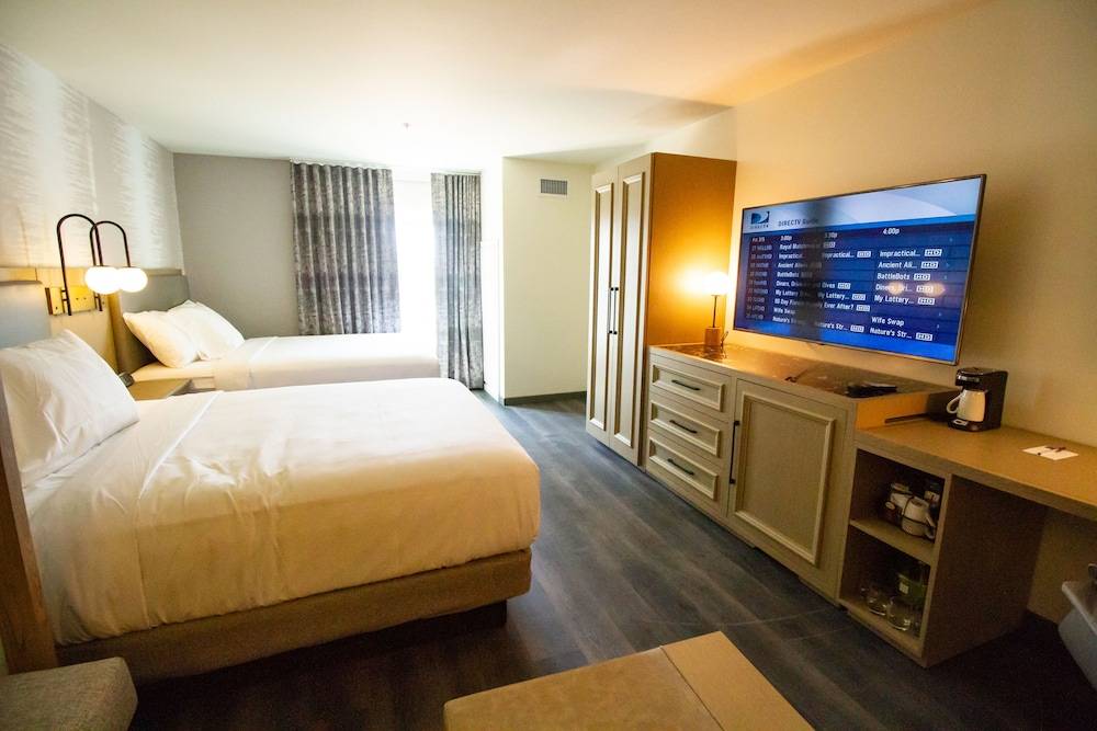 Hyatt_Place_Santa_Barbara_is_the_perfect_vantage_point_for_uncovering_everything_Santa_Barbara._Leap_into_the_cool_waters_o__27_