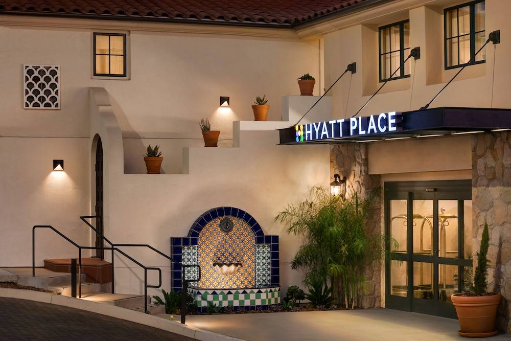 Hyatt_Place_Santa_Barbara_is_the_perfect_vantage_point_for_uncovering_everything_Santa_Barbara._Leap_into_the_cool_waters_o__5_