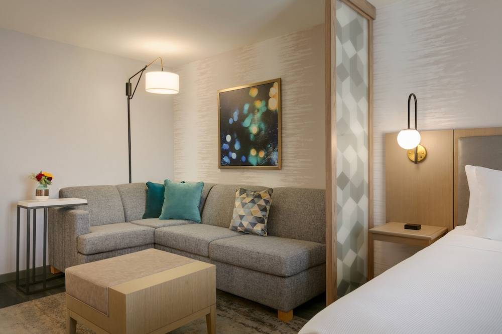 Hyatt_Place_Santa_Barbara_is_the_perfect_vantage_point_for_uncovering_everything_Santa_Barbara._Leap_into_the_cool_waters_o__9_