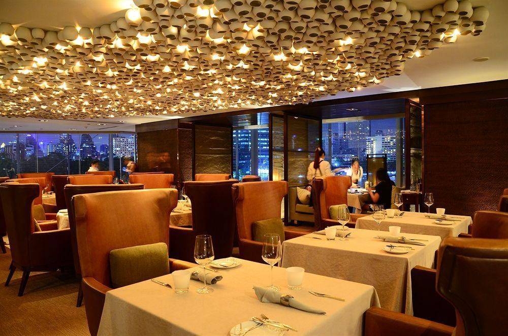 Located_on_the_banks_of_the_Chao_Phraya_River,_this_contemporary_5-star_property_has_4_dining_options,_gym_and___31_