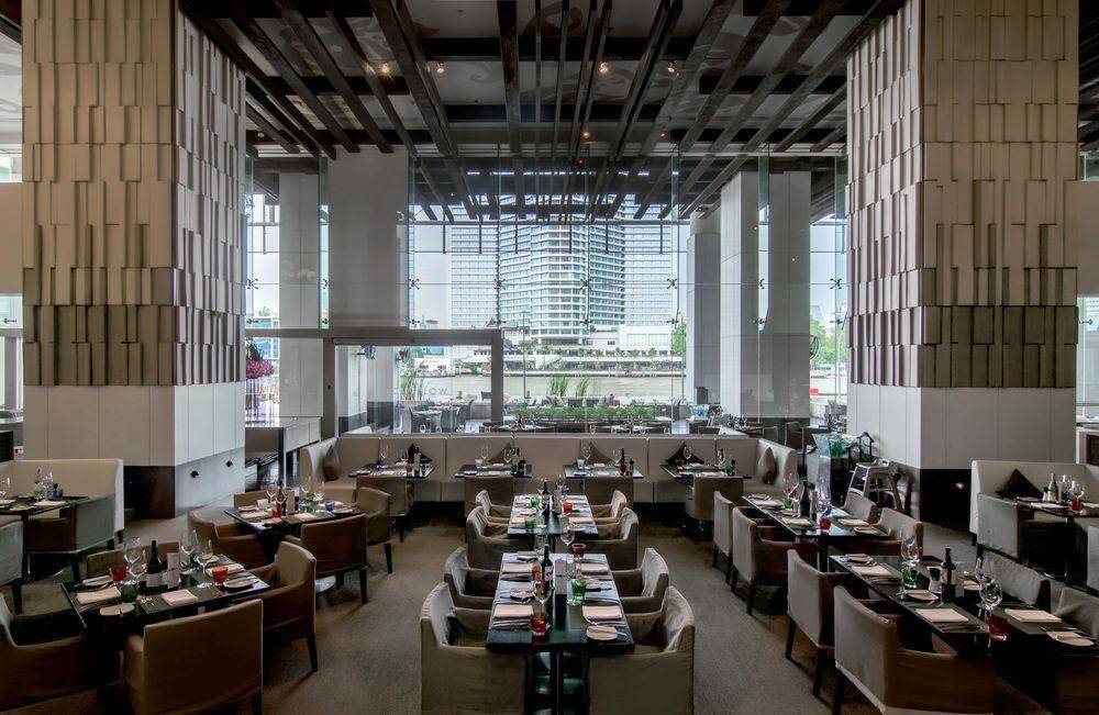 Located_on_the_banks_of_the_Chao_Phraya_River,_this_contemporary_5-star_property_has_4_dining_options,_gym_and___43_