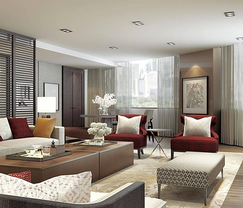 Located_on_the_banks_of_the_Chao_Phraya_River,_this_contemporary_5-star_property_has_4_dining_options,_gym_and___47_