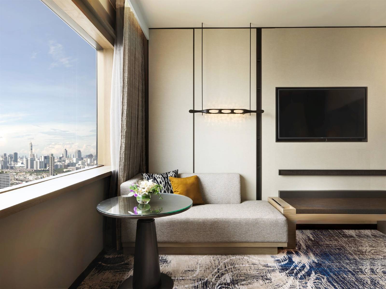 Located_on_the_banks_of_the_Chao_Phraya_River,_this_contemporary_5-star_property_has_4_dining_options,_gym_and___52_