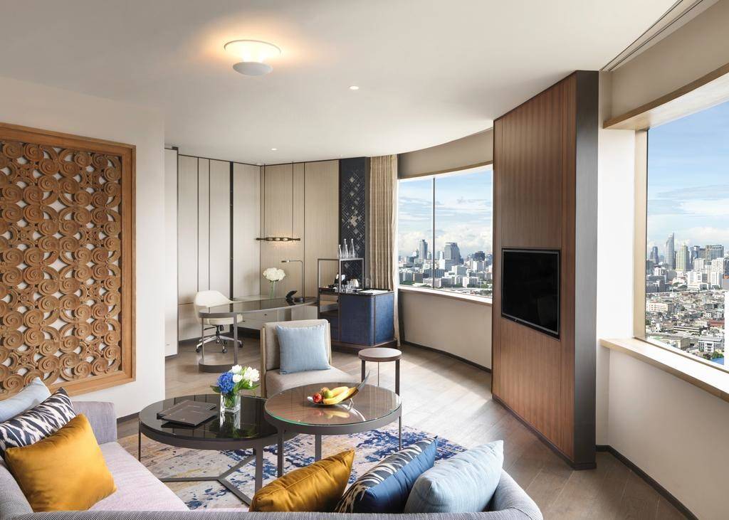 Located_on_the_banks_of_the_Chao_Phraya_River,_this_contemporary_5-star_property_has_4_dining_options,_gym_and___56_