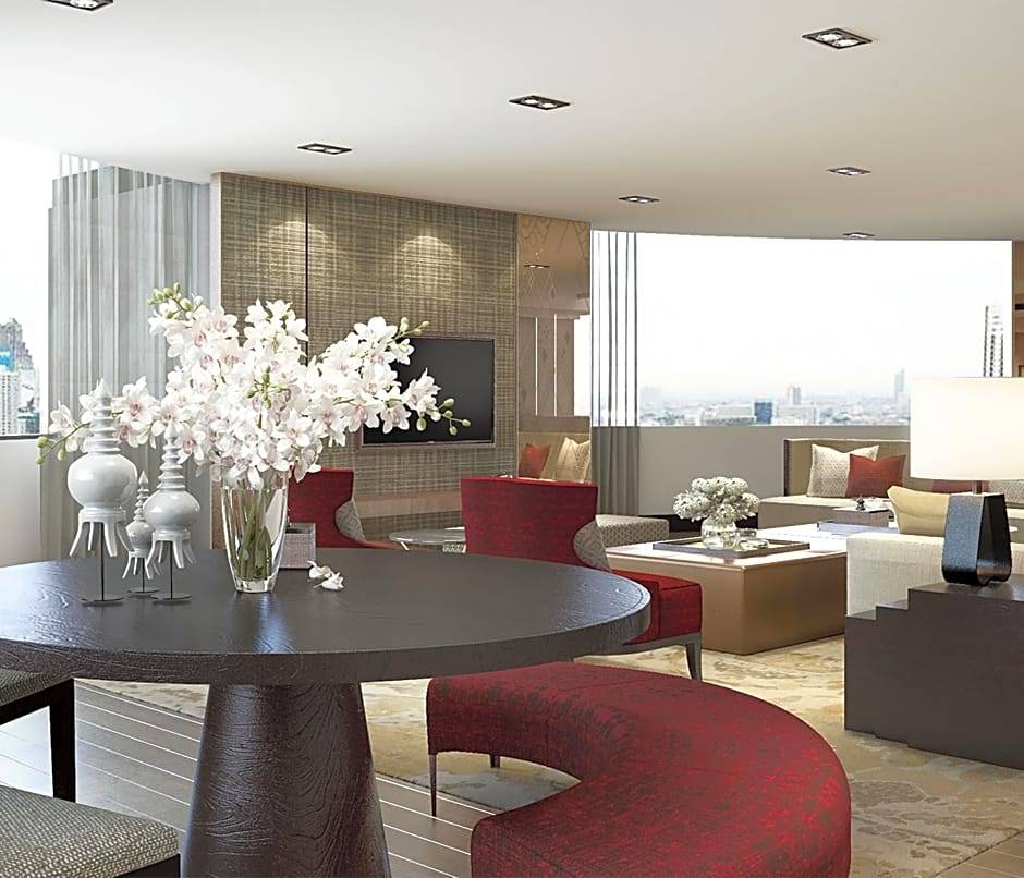 Located_on_the_banks_of_the_Chao_Phraya_River,_this_contemporary_5-star_property_has_4_dining_options,_gym_and___5_