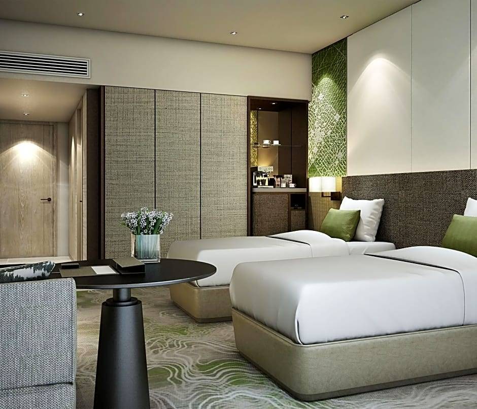 Located_on_the_banks_of_the_Chao_Phraya_River,_this_contemporary_5-star_property_has_4_dining_options,_gym_and___6_