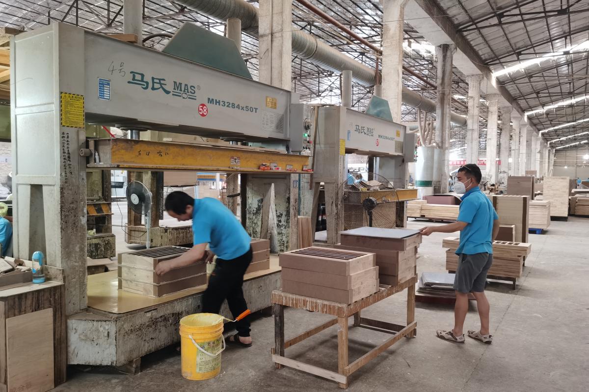Veneering_&_hot_pressing_&_sanding_&_cold_pressing__10_