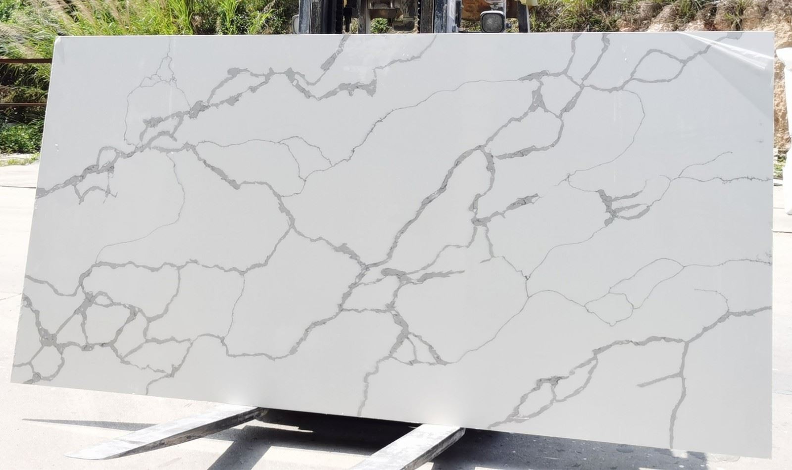 White Engineered Calacatta Quartz Slab Application 2