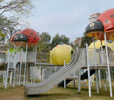 Amusement parks freeze time in childhood